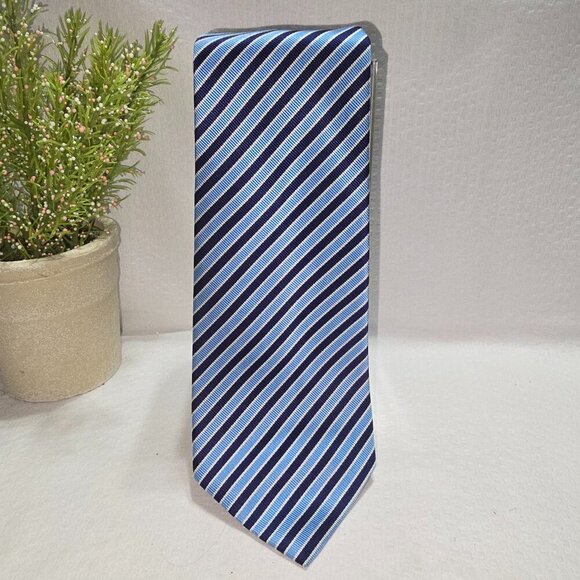 DUCK HEAD MENS SILK TIE STAIN RESISTANT BLUE AND NAVY DIAGONAL STRIPE EUC - Picture 1 of 7